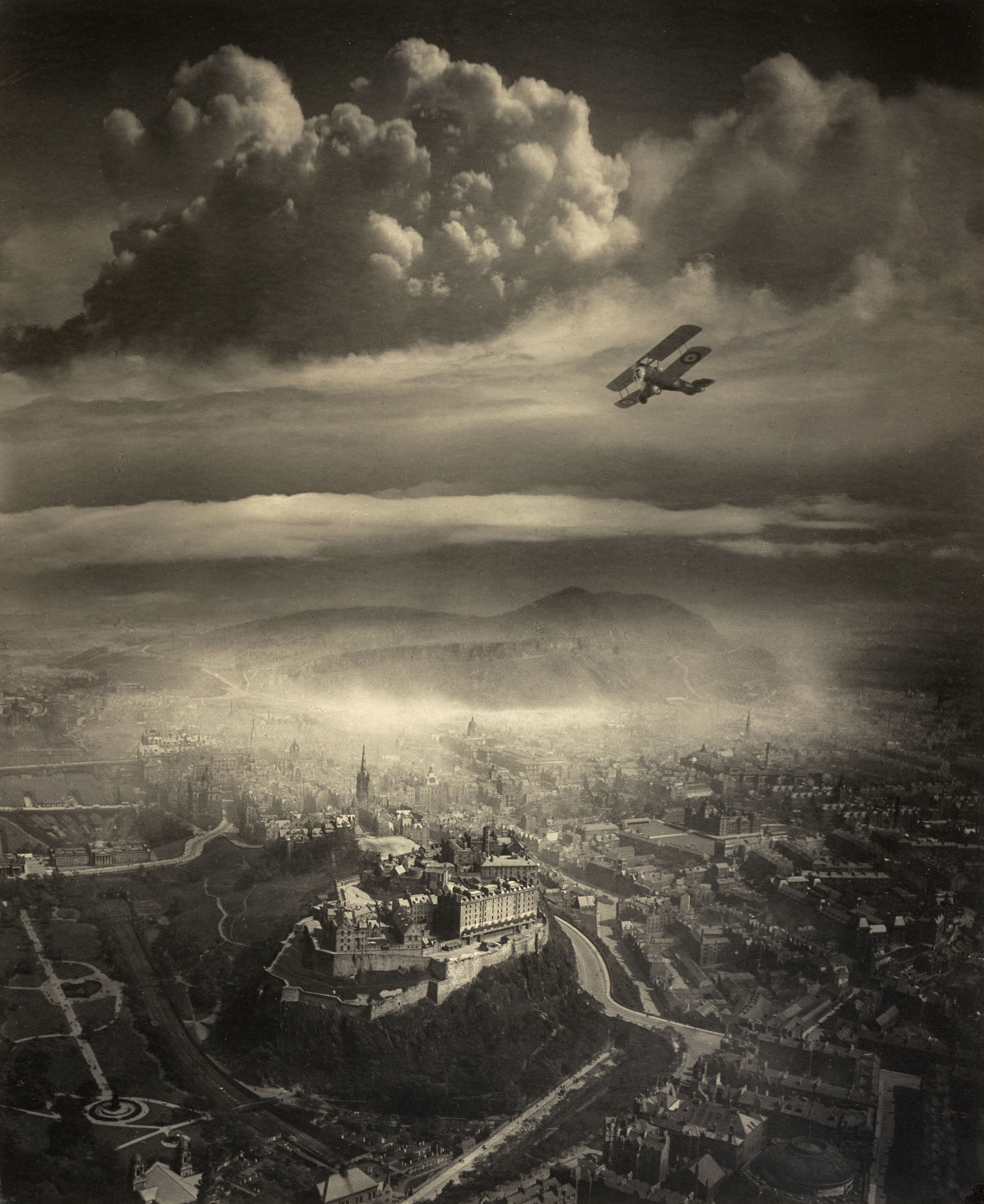 Alfred G. Buckham, Aerial View over Edinburgh, c. 1920, courtesy of the Scottish National Portrait Gallery. Alfred G. Buckham, Aerial View over Edinburgh, c. 1920, courtesy of the Scottish National Portrait Gallery.