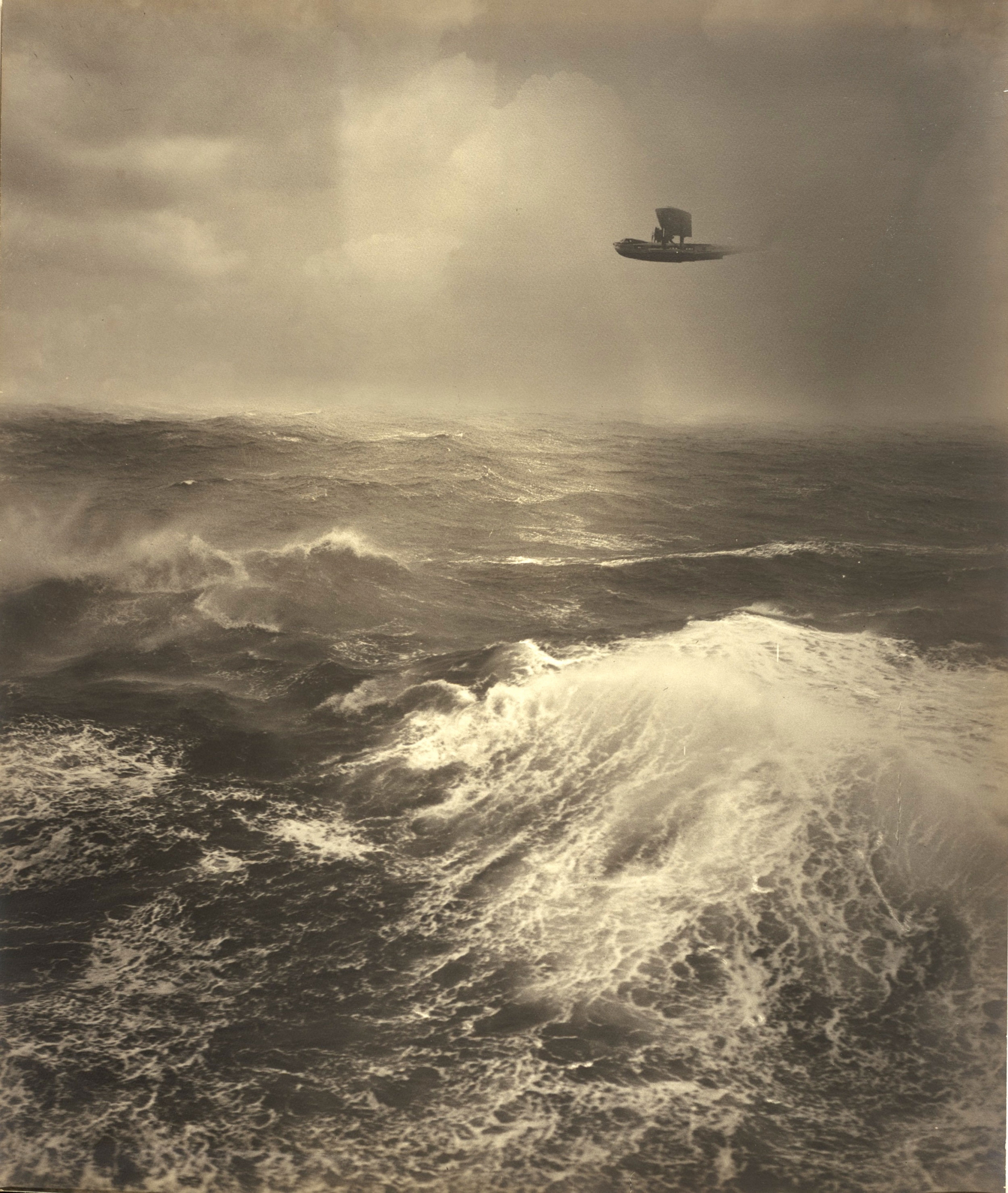 Alfred G. Buckham, Flying Boat over Sea, c. 1920, courtesy of the Scottish National Portrait Gallery. Alfred G. Buckham, Flying Boat over Sea, c. 1920, courtesy of the Scottish National Portrait Gallery.