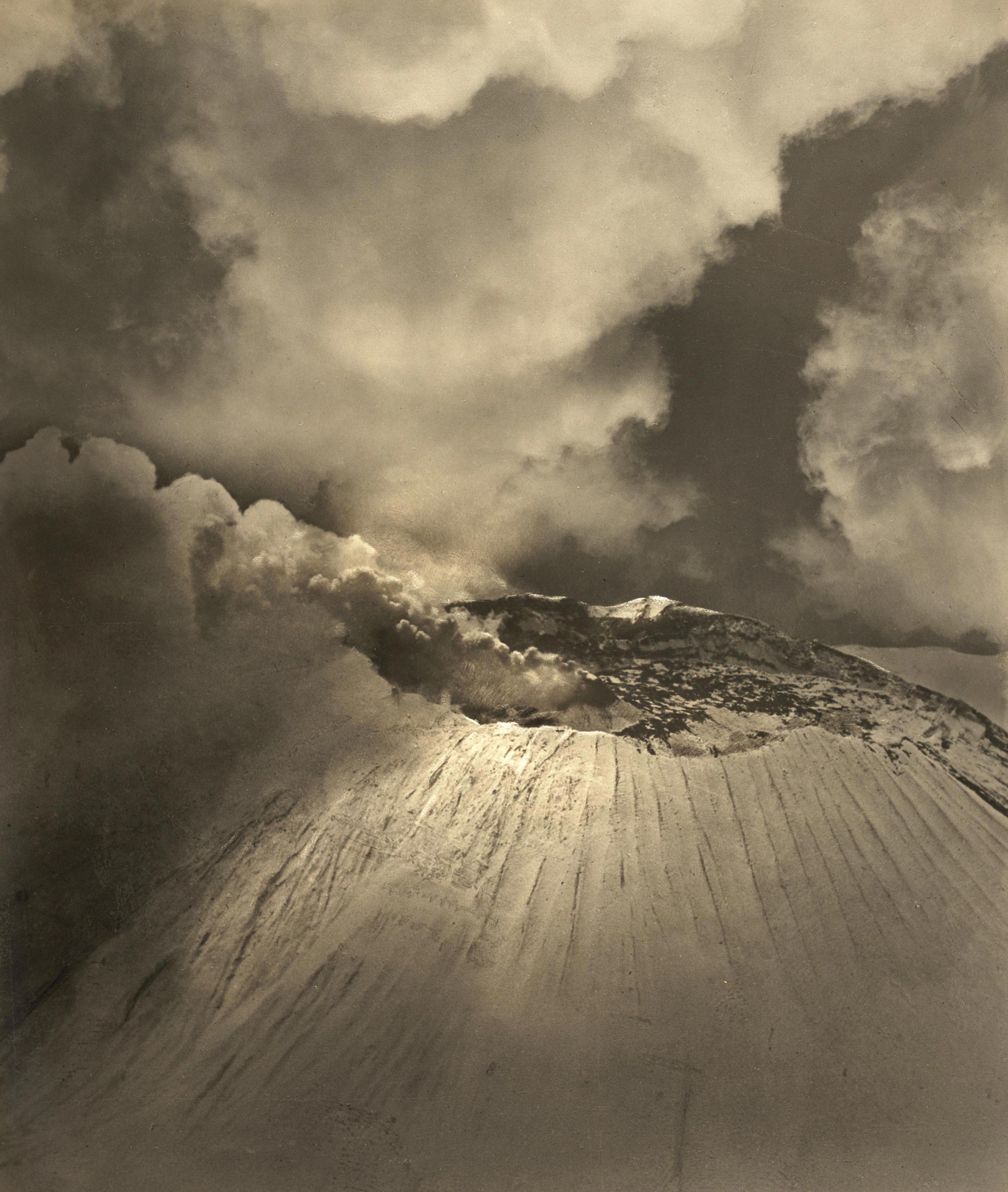 Alfred G. Buckham Volcano. Crater of Popocatetl c. 1930, courtesy of the Scottish National Portrait Gallery. Alfred G. Buckham Volcano. Crater of Popocatetl c. 1930, courtesy of the Scottish National Portrait Gallery.